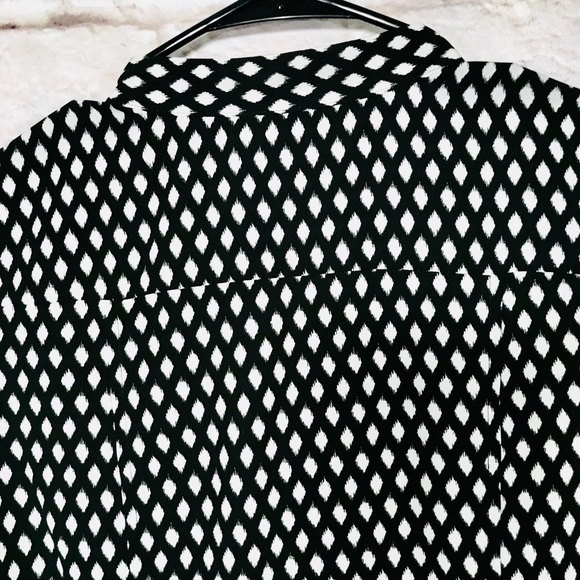 Dana Buchman button up blouse in EUC. - Picture 6 of 7